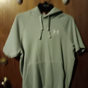 Under Armour Mint Green shortsleeve Pullover Hoodie EUC